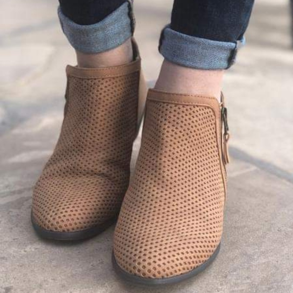 Camel booties